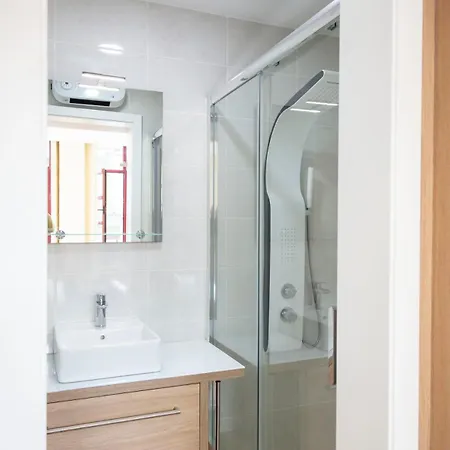 Apartment Close To Everything Your Blue Prm 2f *